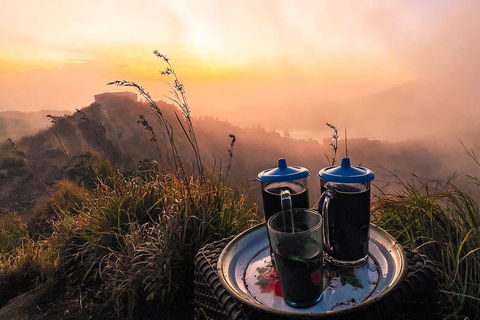 Góra Batur: wycieczka trekkingowa o wschodzie słońcaMount Batur: Small Group Sunrise Trekking