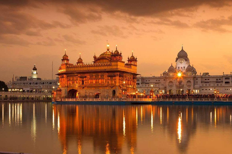 From Delhi: 2-Day Amritsar Golden Temple &amp; Wagah Border TourIncluding By super-fast Train