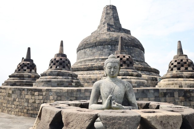 Visit Yogyakarta Full Access Borobudur Guided Tour in Borobudur