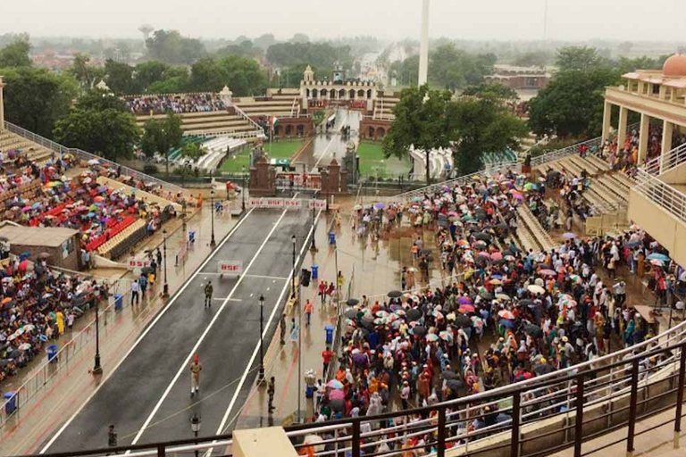 De Delhi: excursão de 2 dias ao Templo Dourado de Amritsar e à fronteira de WagahIncluindo por trem super-rápido