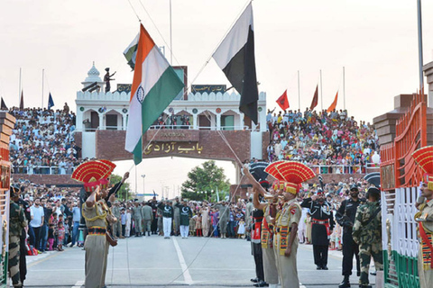 From Delhi: 2-Day Amritsar Golden Temple &amp; Wagah Border TourIncluding By super-fast Train