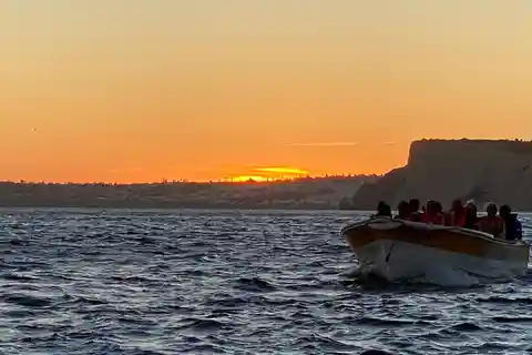Depuis Lagos : croisière privée au coucher du soleil à Ponta da Piedade