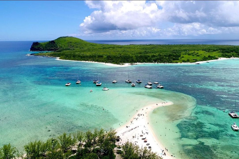 Grand Baie : Croisière en catamaran des 3 îles avec déjeuner et plongée en apnée