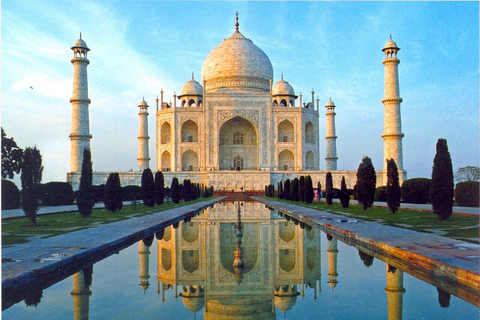 Desde Delhi: Excursión de un día al Taj Mahal, Fuerte de Agra y Baby TajIncluye: Conductor, Coche, Servicio de Guía y Entradas