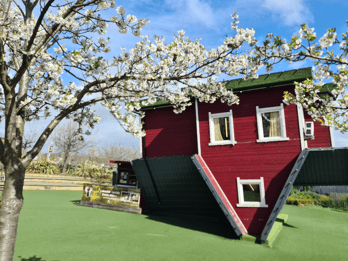 Lakeside: Biglietto d'ingresso per la casa a testa in giù