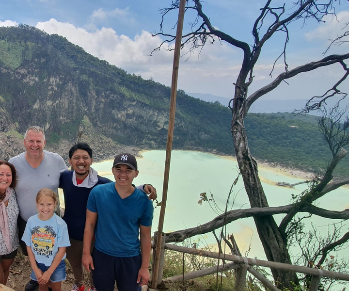 South Bandung: Volcano, Hot Spring, Mud Bathing & Lake Tour