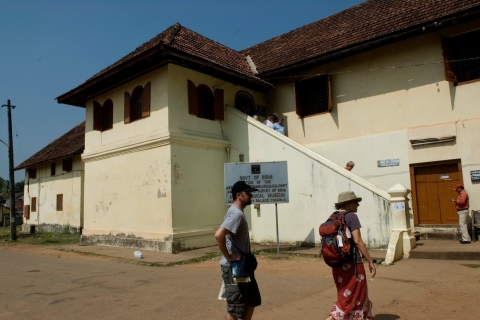 Fort Kochi & Jewish Town zu Fuß, mit dem Tuk Tuk und dem öffentlichen BusGruppe bis zu 6 Fort Kochi & Jewish Town im Tuk Tuk, öffentlichen Bus