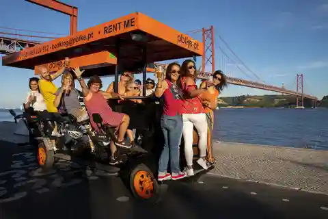 Lissabon: Sjov ølcykel ved strandpromenaden