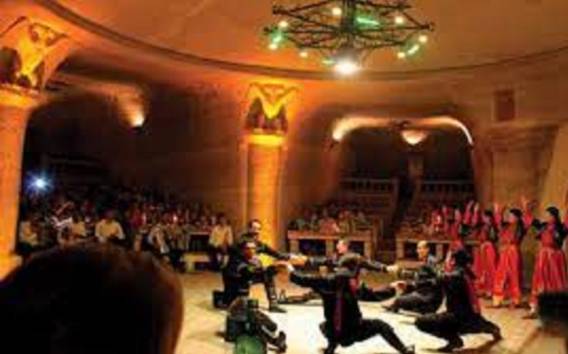 Kappadokien: Türkische Nachtshow mit Getränken & Essen