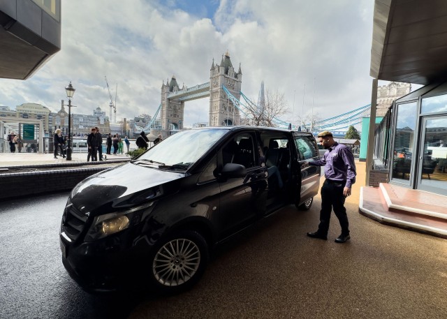 Visit London Heathrow Airport to Central London Private Transfer in London