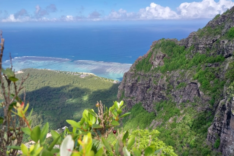 Mauritius: Le Morne Brabant Wanderung bei Sonnenuntergang und Sundowner AperoExklusive Sonnenuntergangswanderung Le Morne Mountain + Apero
