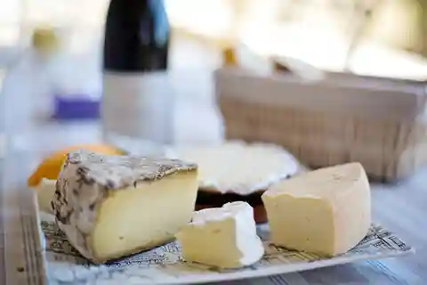 Paris: Latin Quarter Traditional Food Tour with Full Meal