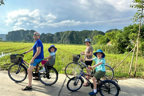 Hanoi: Hoa Lu, Trang An-boottocht & Hang Mua-wandeldagtrip