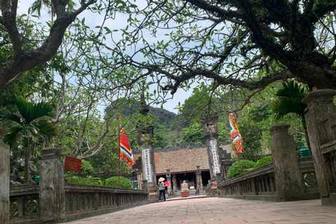 Hanoi: excursión de un día a Hoa Lu, Trang An Boat Ride y Hang Mua