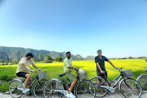 Hanoi: Hoa Lu, Trang An-boottocht & Hang Mua-wandeldagtrip