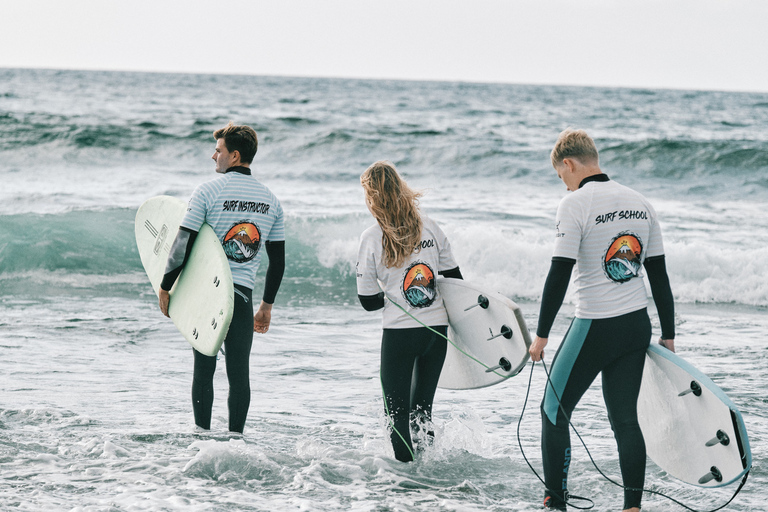 Tenerife: Clase de surf en grupo coge tu olaTenerife: Clases de surf, ¡coge tu ola!