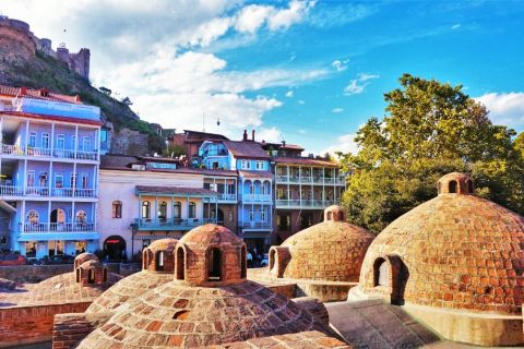 Tbilisi: Private Old City Walking Tour with Wine Tasting