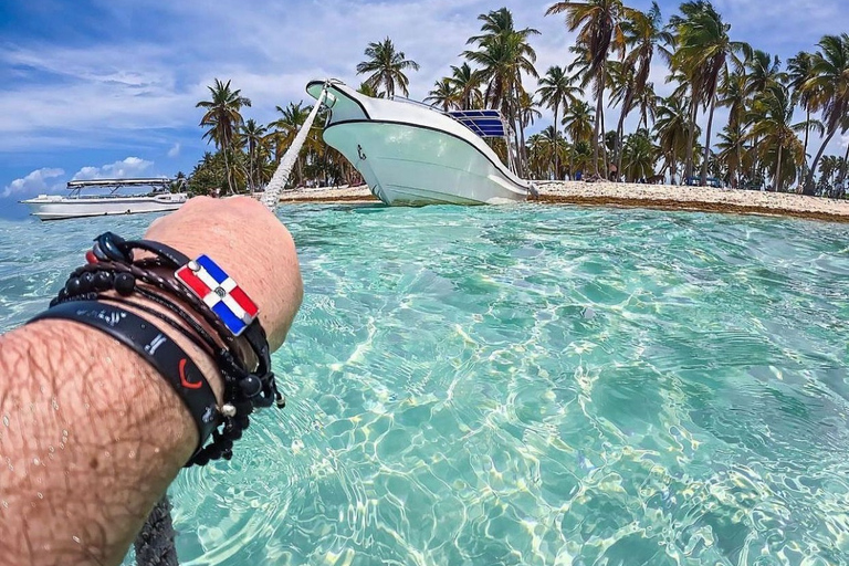 Visite de l'île de Saona en bateau à moteur et en catamaran (formule tout compris)