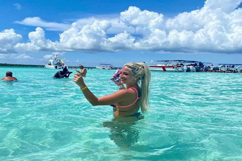 Visite de l'île de Saona en bateau à moteur et en catamaran (formule tout compris)