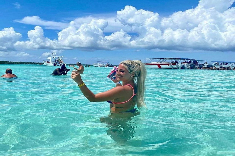 Visite de l'île de Saona en bateau à moteur et en catamaran (formule tout compris)