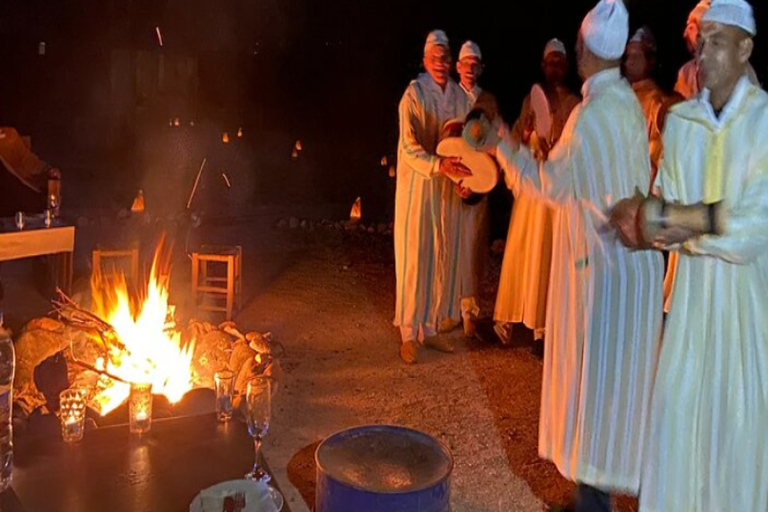 Depuis Marrakech : dîner dans le désert d'Agafay et balade en chameau au coucher du soleil