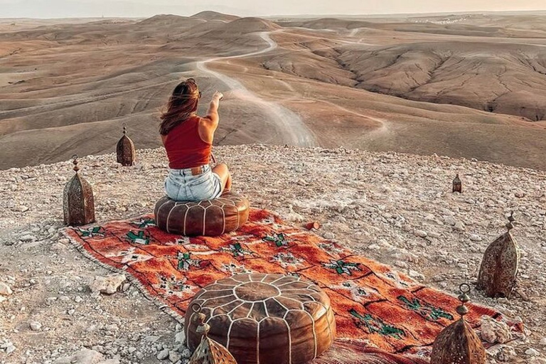 Depuis Marrakech : dîner dans le désert d'Agafay et balade en chameau au coucher du soleil