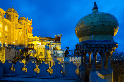 Da Lisbona: Tour del Palazzo Pena, Regaleira, Sintra e CascaisPunto di incontro a Lisbona