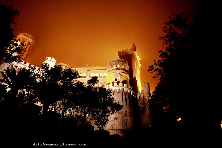 Da Lisbona: Tour del Palazzo Pena, Regaleira, Sintra e CascaisPunto di incontro a Lisbona