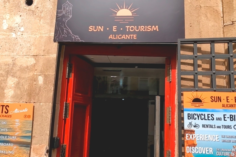 Alicante: Tour privado del Castillo de Santa BárbaraAlicante: Tour Privado en E-Bike por el Castillo, el Casco Antiguo y las Iglesias