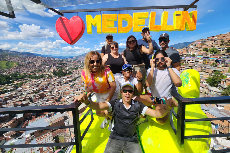 Medellín: Excursão guiada de 1 dia pelos destaques da cidadeCity tour de dia inteiro em Medellín