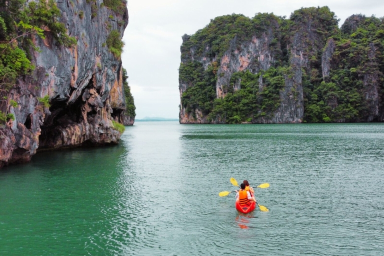 Ko Lanta: excursion en petit groupe en kayak dans les mangroves et les grottes marines