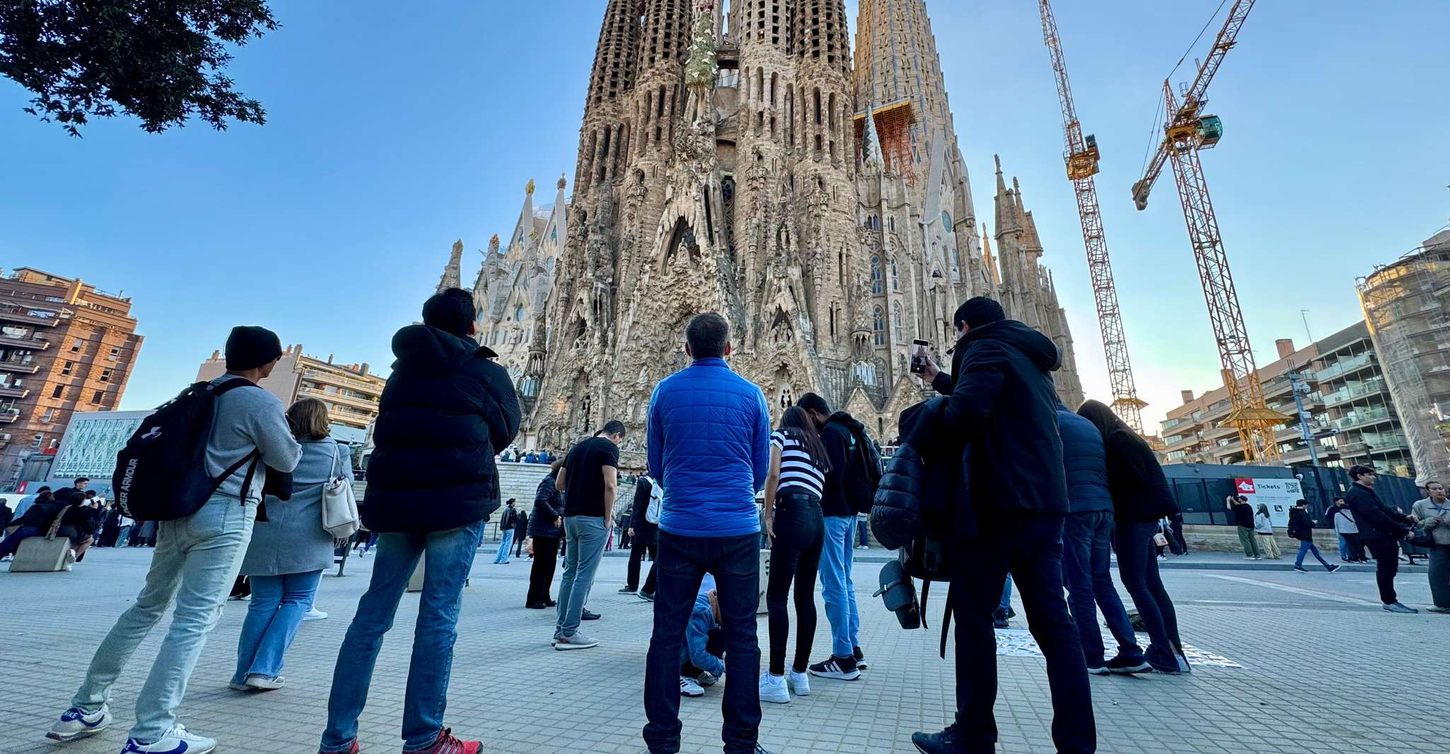 Barcelona: Sagrada Familia Entry Ticket and Guided Tour photo 1