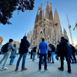 Barcelona: Sagrada Familia Entry Ticket and Guided Tour