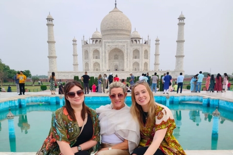Agra: Visita al Taj Mahal con entradas sin esperas y guíaContratar sólo guía turístico