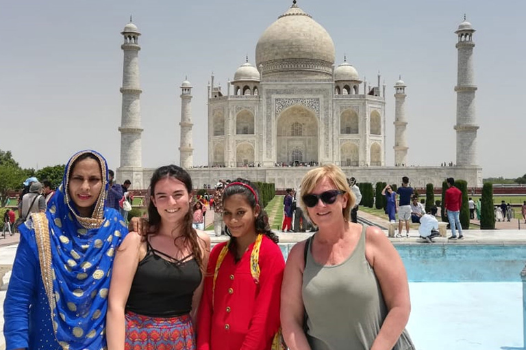 Agra: Visita al Taj Mahal con entradas sin esperas y guíaContratar sólo guía turístico