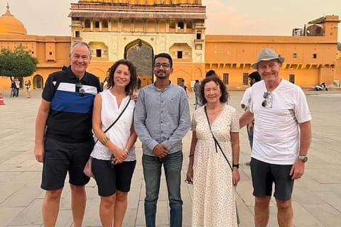 Book Govt. Approved Tour Guide for Jaipur City Tour