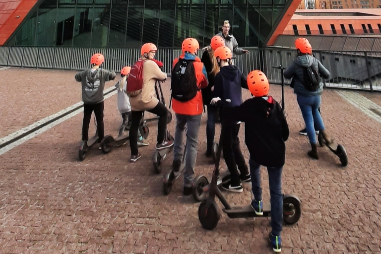 Chantier naval Solidarność Visite guidée en scooter électrique