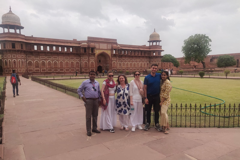 Tour du Taj Mahal et d'Agra en voiture pour découvrir le lever du soleilExcursion au lever du soleil depuis Delhi - voiture, guide, billets et petit-déjeuner