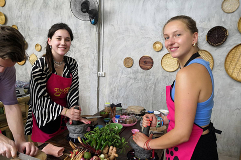 Nós cozinhamos escola de culinária tailandesa em casa e jardimCurso Matutino