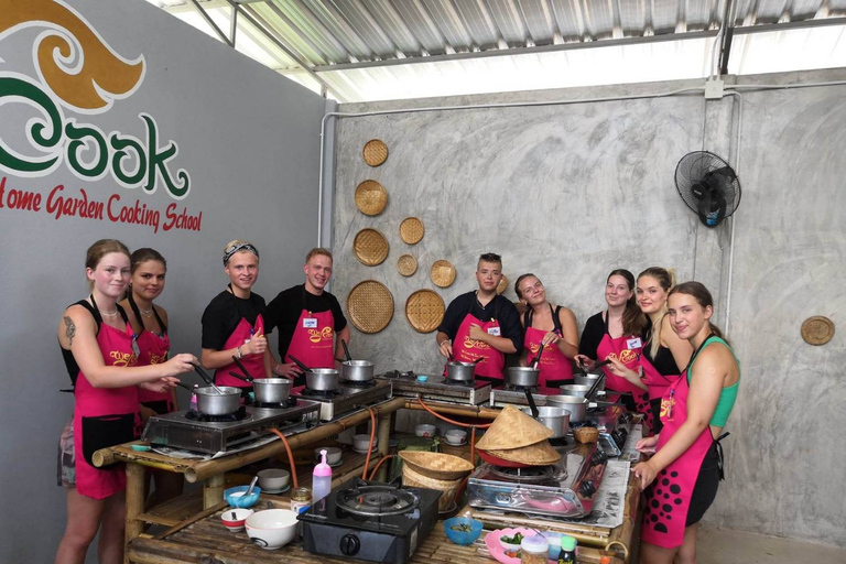 Nós cozinhamos escola de culinária tailandesa em casa e jardimCurso Matutino