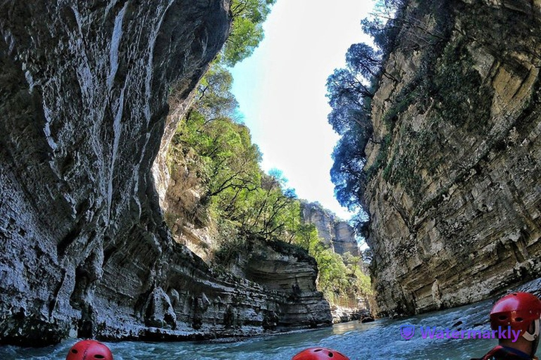 Vanuit Berat, Albanië: Osumi Canyons Rafting Trip met LunchRaften in Osumi Canyon