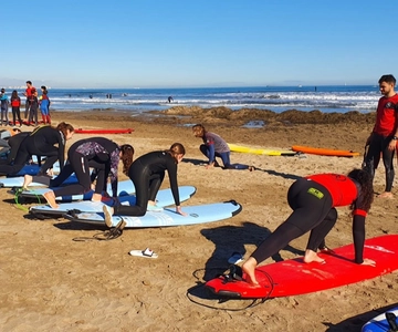 Valencia: Malvarrosa Beach Beginner Surf Class