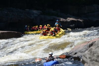 Mont-tremblant, rafting en aguas blancas de medio día - Housity