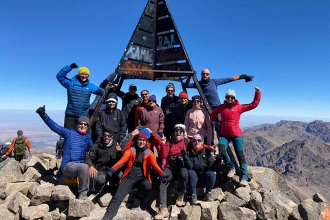 Magie du Mont Toubkal : Là où le plaisir rencontre l'aventure, tout compris