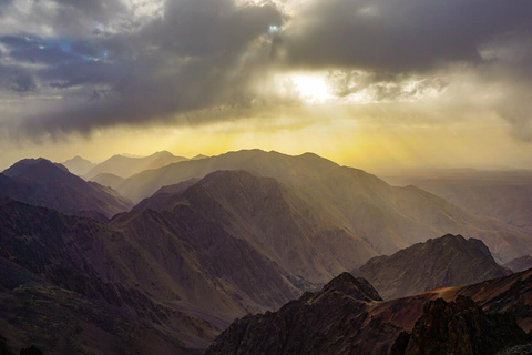 La magia del monte Toubkal: donde la diversión se une a la aventura, todo incluido