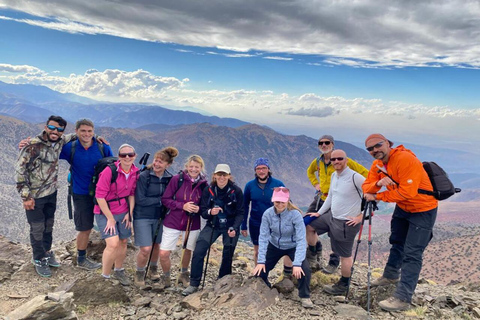 La magia del monte Toubkal: donde la diversión se une a la aventura, todo incluido