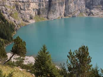 Interlaken: Private Hiking Tour Oeschinen Lake & Blue Lake