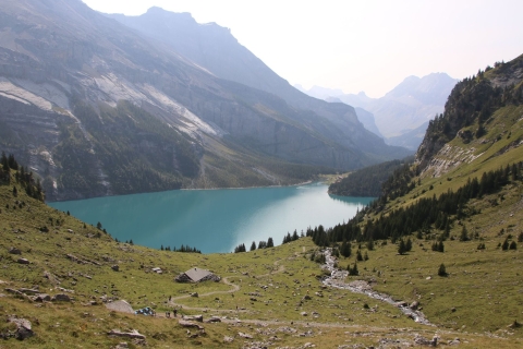 Interlaken: privéwandeltocht Oeschinen-meer en blauw meerInterlaken: privéwandeltocht Oeschinen Lake & Blue Lake