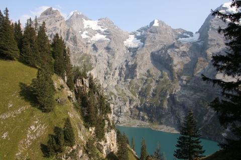 Interlaken : Randonnée privée au lac d'Oeschinen et au lac bleu