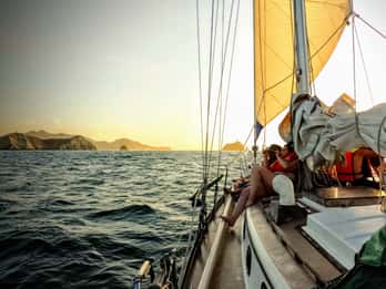 Santa Marta Bay: Sunset on a sail boat